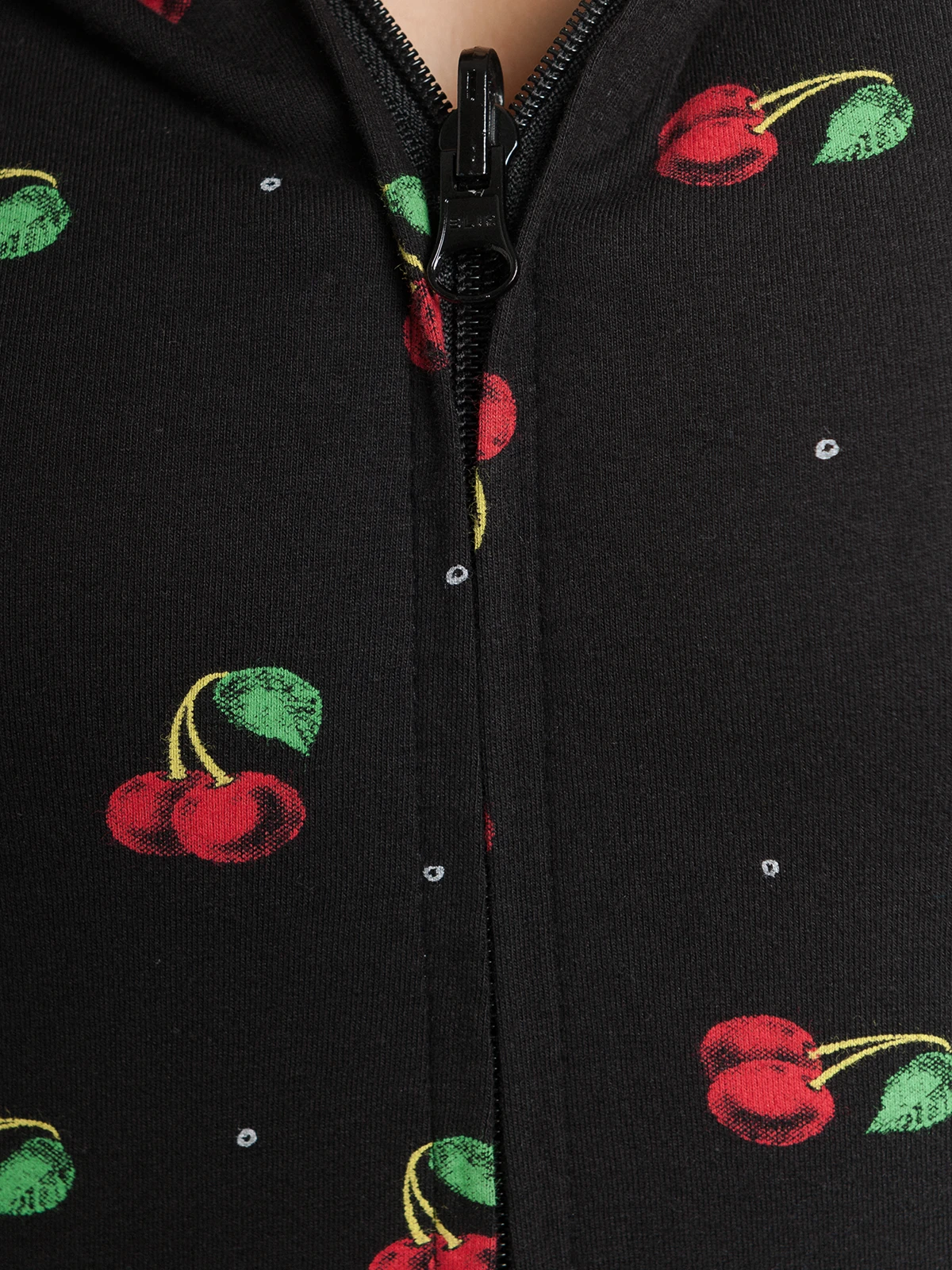 Pussy Deluxe Vichy & Cherries Wendejacke Schwarz Allover – Bild 8